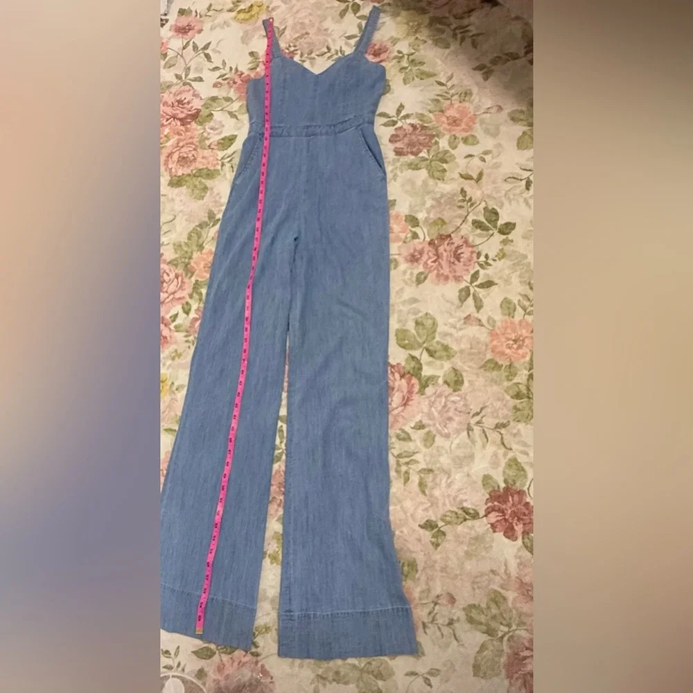 Alice + Olivia Linen Cristal Wide Leg Jumpsuit in Light Chambry - Picture 11 of 16